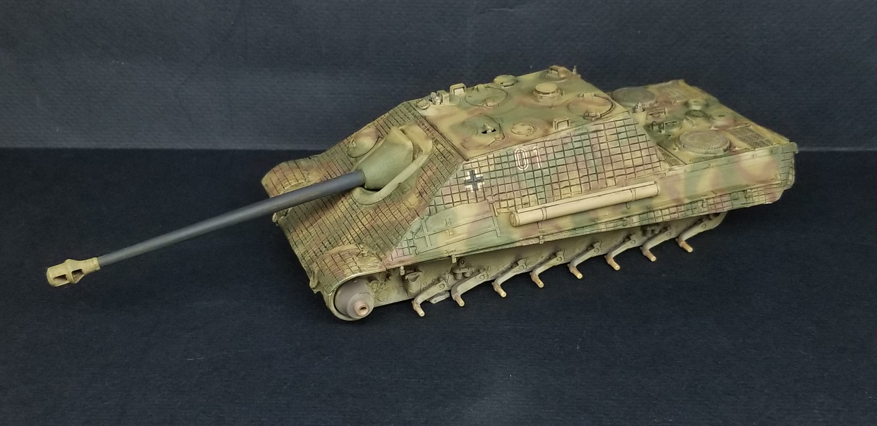 Academy 1/35 scale SdKfz 173 Jagdpanther Ausf G1 plastic